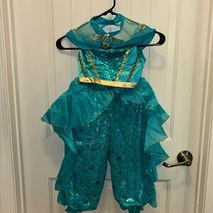 Little girls, princess Jasmine costume